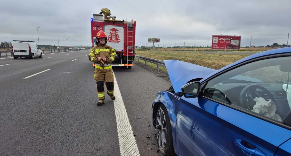 Zakroczym. Zderzenie dwóch citroenów na S7. Jeden z kierowców trafił do szpitala, ekspresówka została zablokowana