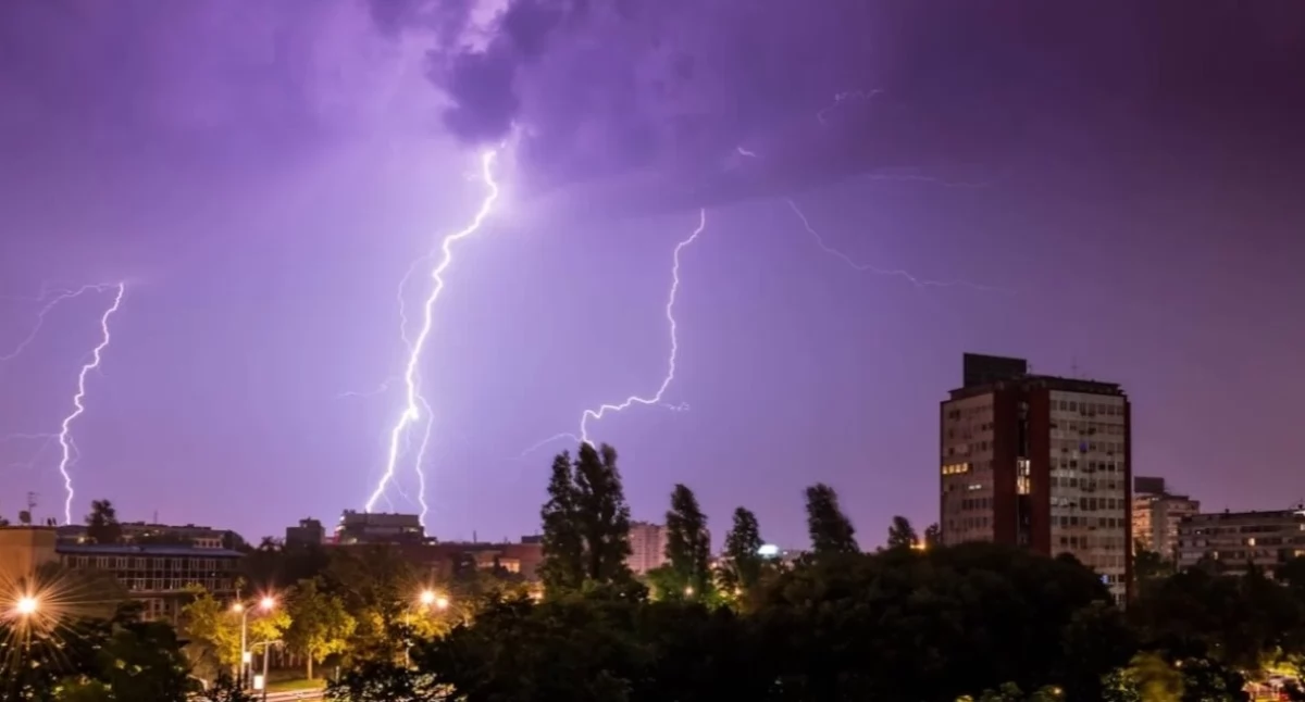 Uwaga! Ostrzeżenie przed burzami i silnym wiatrem dla powiatu nowodworskiego