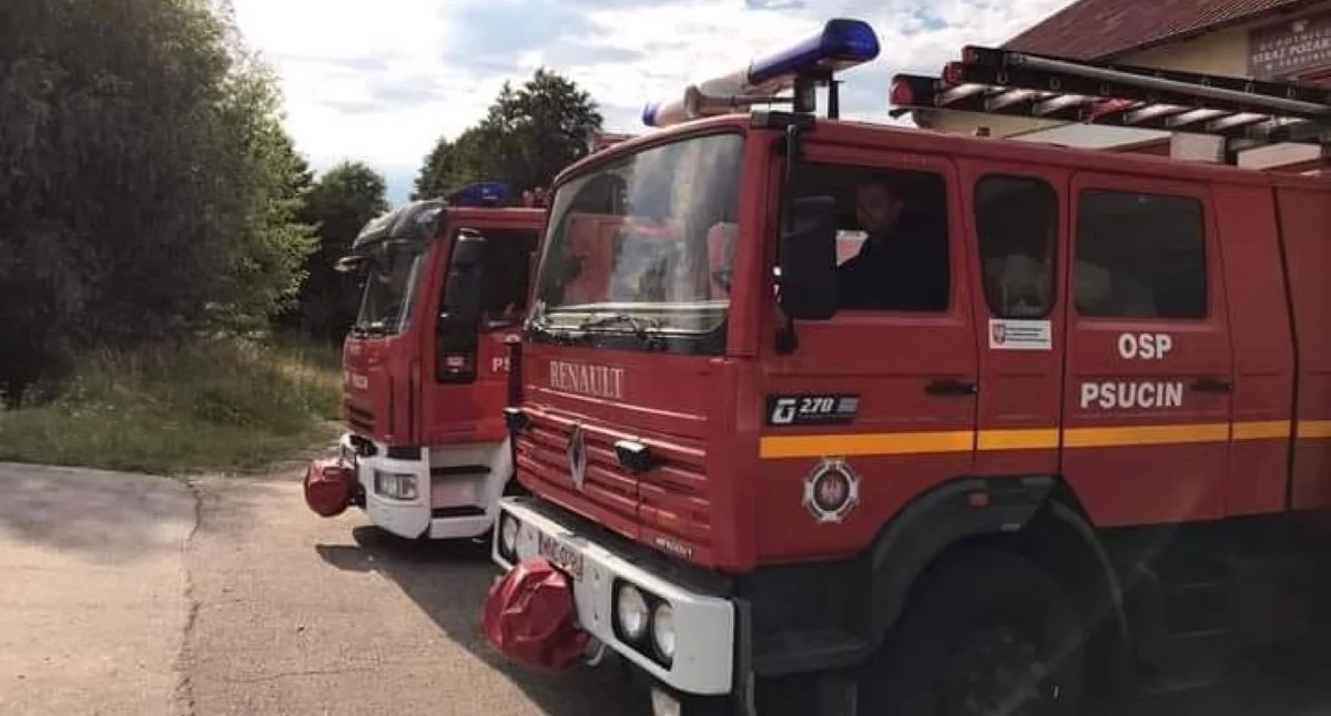 Nasielsk. Zderzenie trzech samochodów w Paulinowie. Volkswagen, volvo i lexus rozbite, wśród poszkodowanych 10-letnia dziewczynka