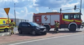 Czosnów. Zderzenie Peugeota z Nissanem na skrzyżowan&hellip;