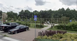 Nowy Dwór Mazowiecki. Zwłoki mężczyzny na placu zabaw dla dzieci przy Młodzieżowej. Trwają policyjne i prokuratorskie oględziny