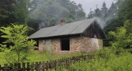Czosnów. Pożar pustostanu w Wierszach przy Armii Kra&hellip;