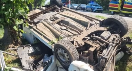 Nasielsk. Groźne dachowanie w Mokrzycach Włościańskich. Kierowca trafił do szpitala