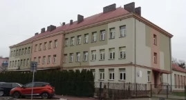 Nowy Dwór Mazowiecki. Wielki plan dla podstawówki przy Słowackiego. Zamiast nowego dachu może powstać... dodatkowe piętro!