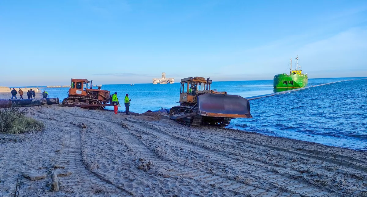 Kolejna plaża w Sopocie będzie poszerzona. Wrócą czarne rury?