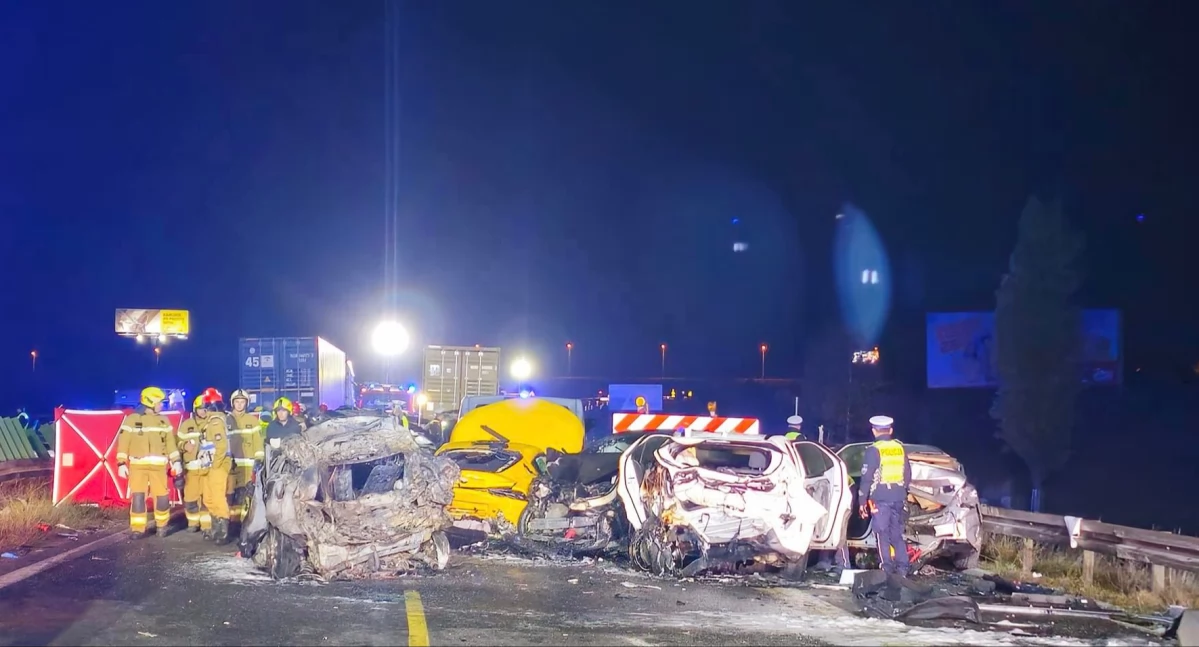 Nocny karambol na węźle Gdańsk Południe. Zginęła dwójka dzieci i dorośli