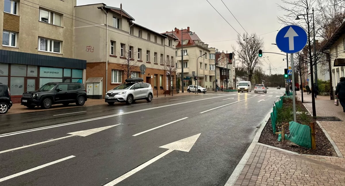 Utrudnienia na alei Niepodległości. Drogowcy będą naprawiać studzienki