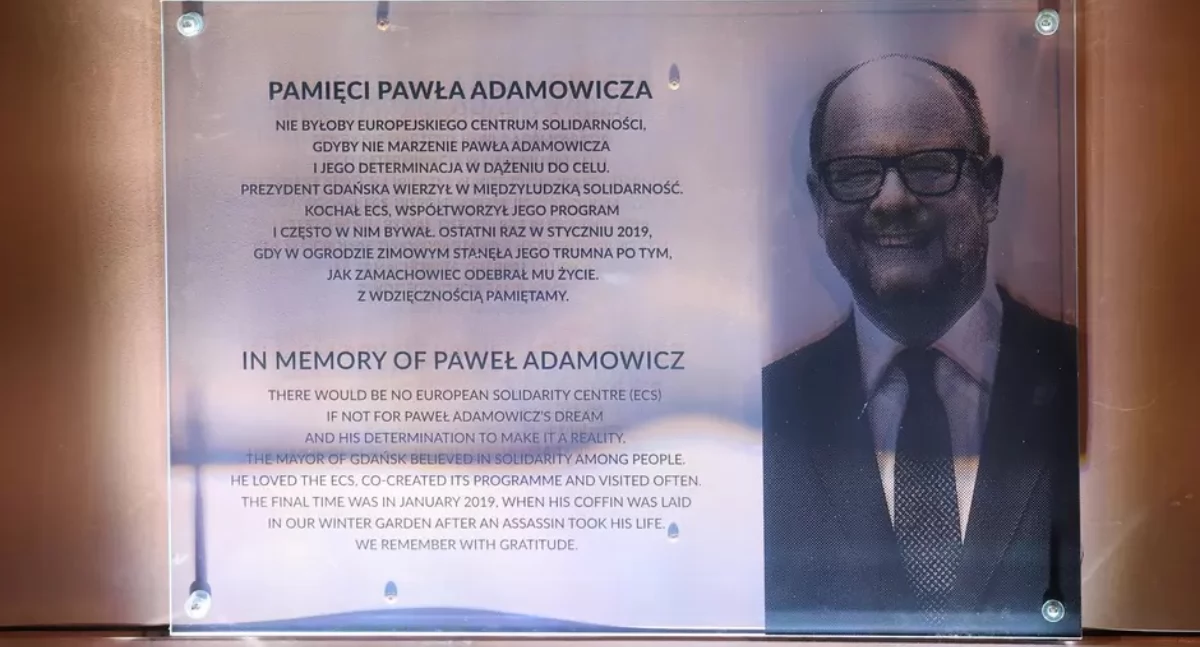 Tablica upamiętniająca Pawła Adamowicza pojawiła się w ECS