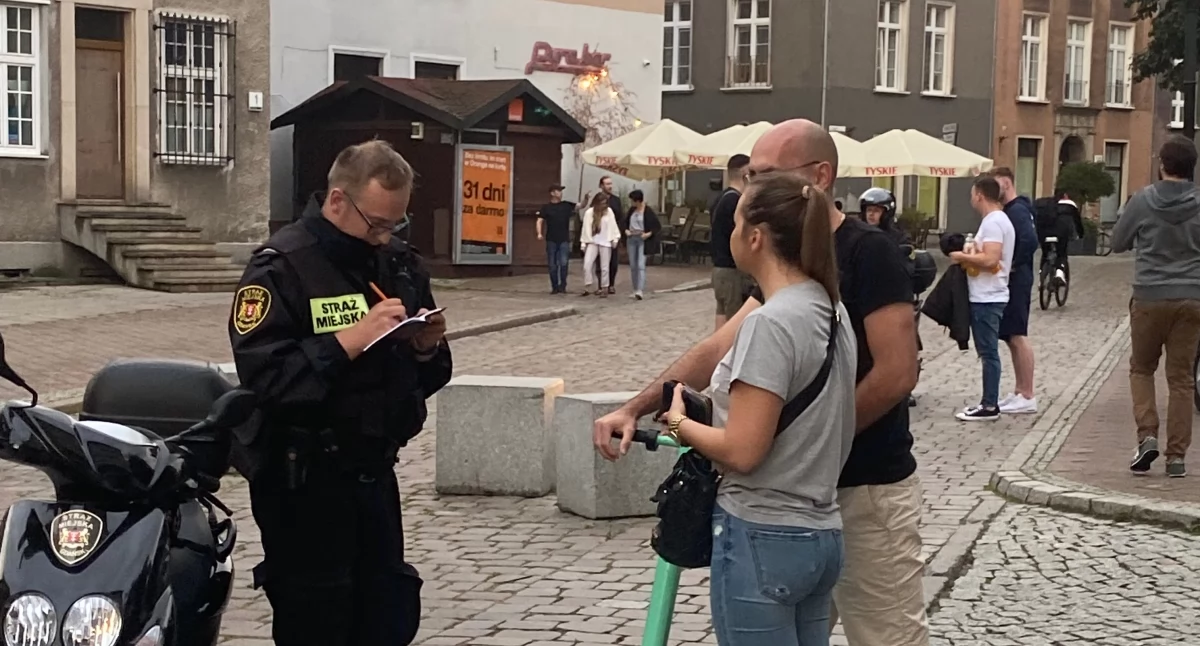 Nielegalne parkowanie, ochrona środowiska i porządek publiczny. Czym zajmowała się Straż Miejska w ostatnim roku?
