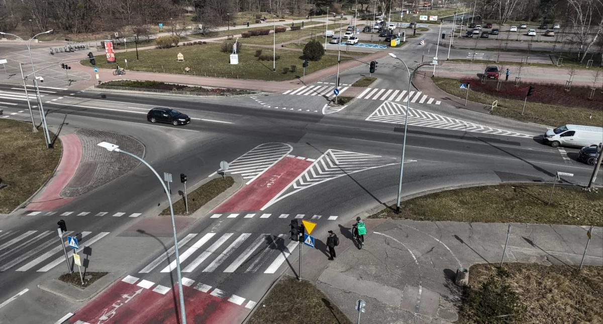 Ważna ulica w pasie nadmorskim przejdzie remont. Rowerzyści nadal na zdezelowanym chodniku