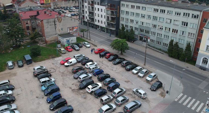 Skierniewice centrum - będą nowe miejsca parkingowe