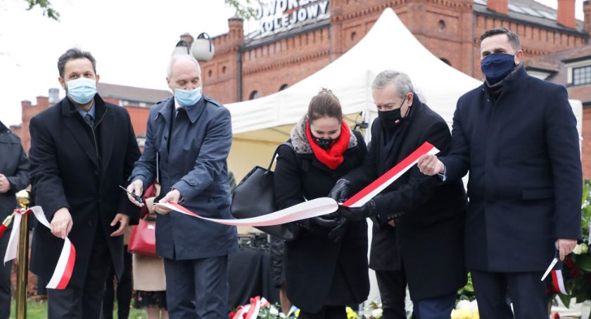 Przed Bitwą Warszawską – Skierniewice 1920-2020 - wicepremier wraz z prezydentem miasta odsłonili pomnik przy dworcu 