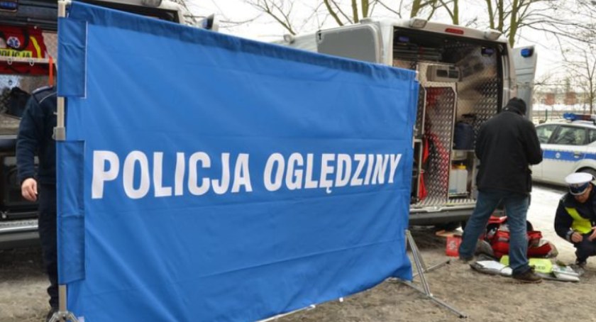 Zwłoki w rowie - dramatyczne odkrycie przy drodze DK 70