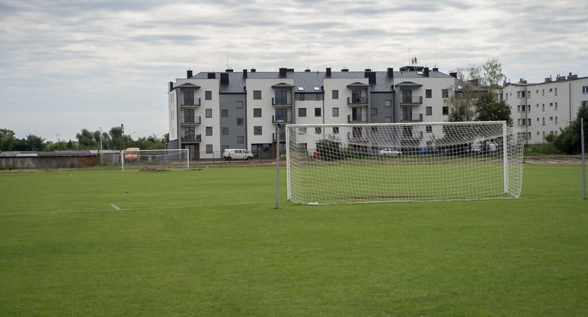 Trwają prace przy przebudowie skierniewickiego stadionu miejskiego