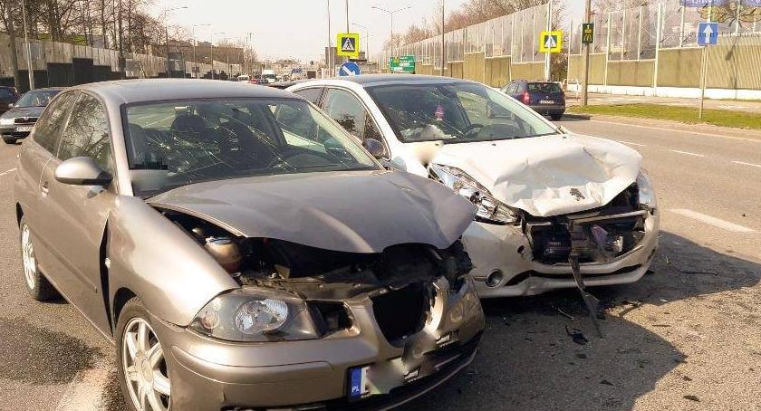 Zderzenie aut na skrzyżowaniu ulic Rybickiego i Rataja
