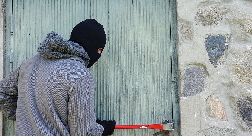 Okradli dom, grozi im do 10 lat pozbawienia wolności