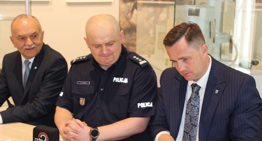 Trzy nowe radiowozy dla skierniewickiej policji 