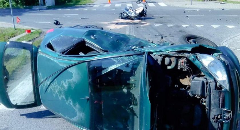 Zderzenie motocykla z samochodem osobowym 