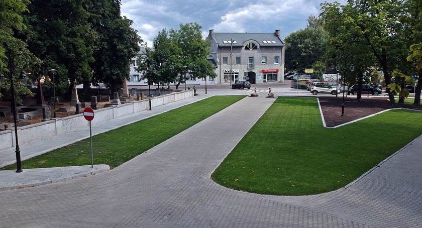 Zielony parking przy Rawskiej dostępny dopiero za miesiąc