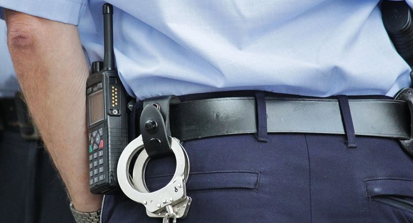 Odpowiedzą za rozbój z użyciem noża 