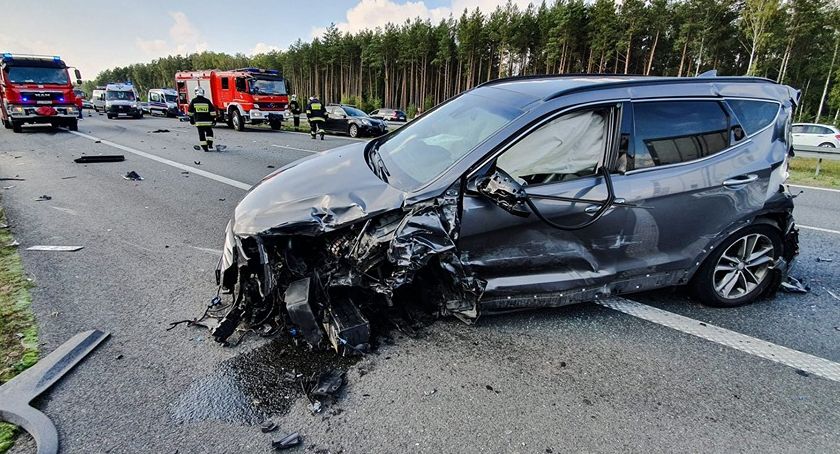 Groźny wypadek na 409 km autostrady A2. Interweniował śmigłowiec LPR