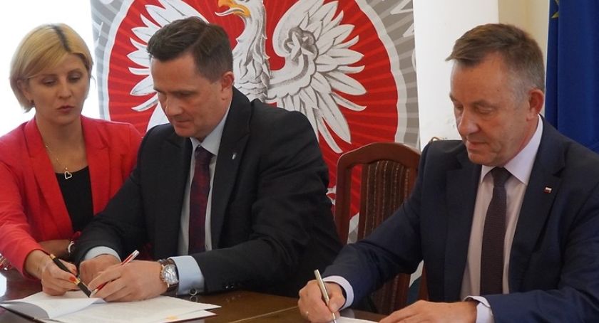 Umowa na dofinansowanie modernizacji ul. Rawskiej podpisana 