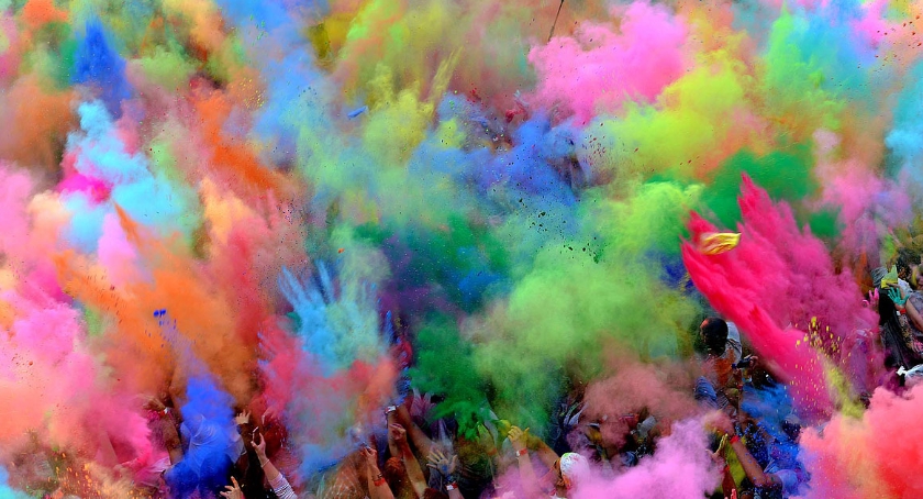 Skierniewicki Holi Festiwal -  Święto Kolorów w Skiernieicach z Happysad