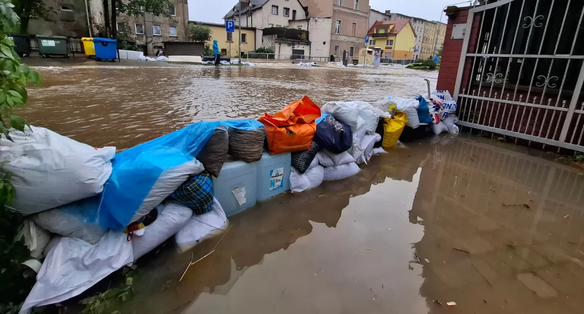 Institucje Eùropejsczi Ùnie deklarëją pòmòc dlô krajów biôtkùjącëch z zôlewama