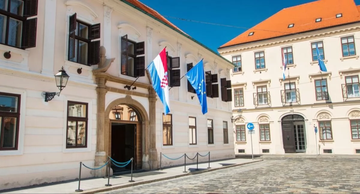 Rodzëzna pùstkòwianów chòwa na òbòrze cała dwòjga dzecy