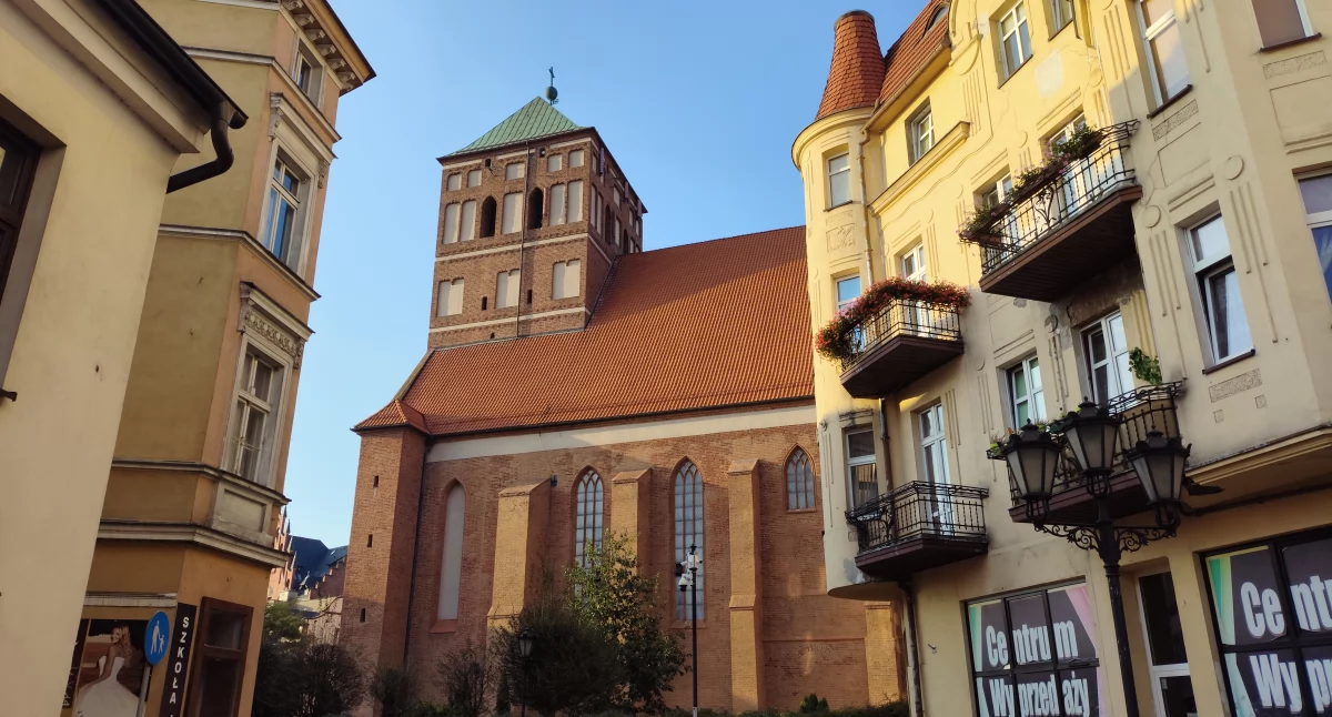 Trzech biskùpów pòtkô sã w Chònicach