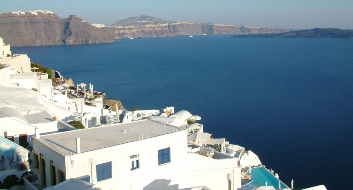 Zemia sã trzãse na Santorini