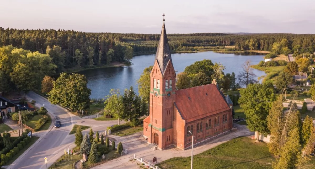 Òdnôwiają mùrczi kòl stôrëch smãtarzów