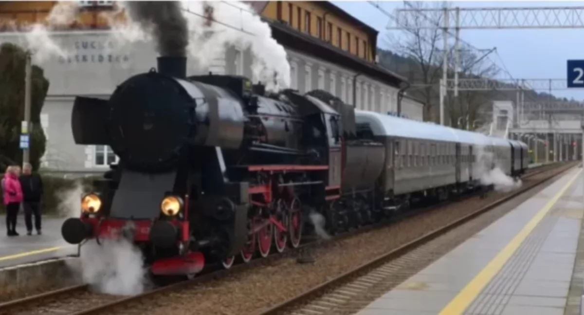 Pociąg Retro Powraca na Tory: Wrażenia z Podróży przez Czas