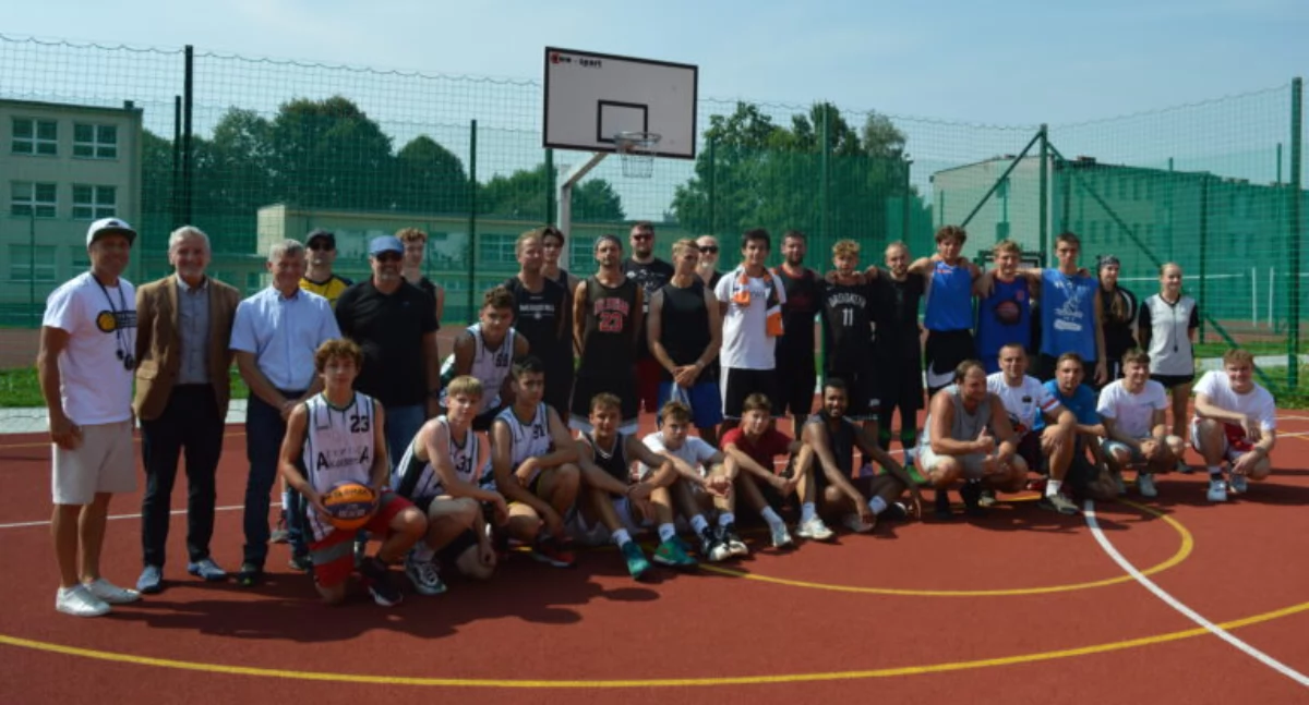 **Turniej Koszykówki 3×3 – Pożegnanie Wakacji na Boiskach ZSME**