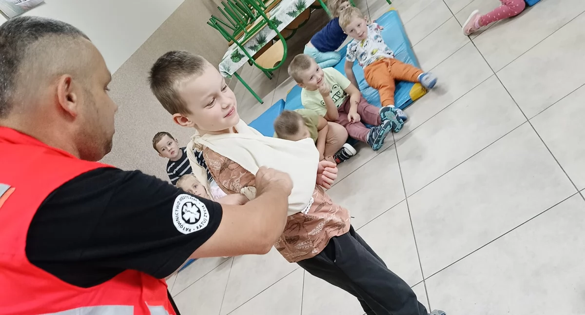  Przedszkolaki w Glince na zajęciach z pierwszej pomocy