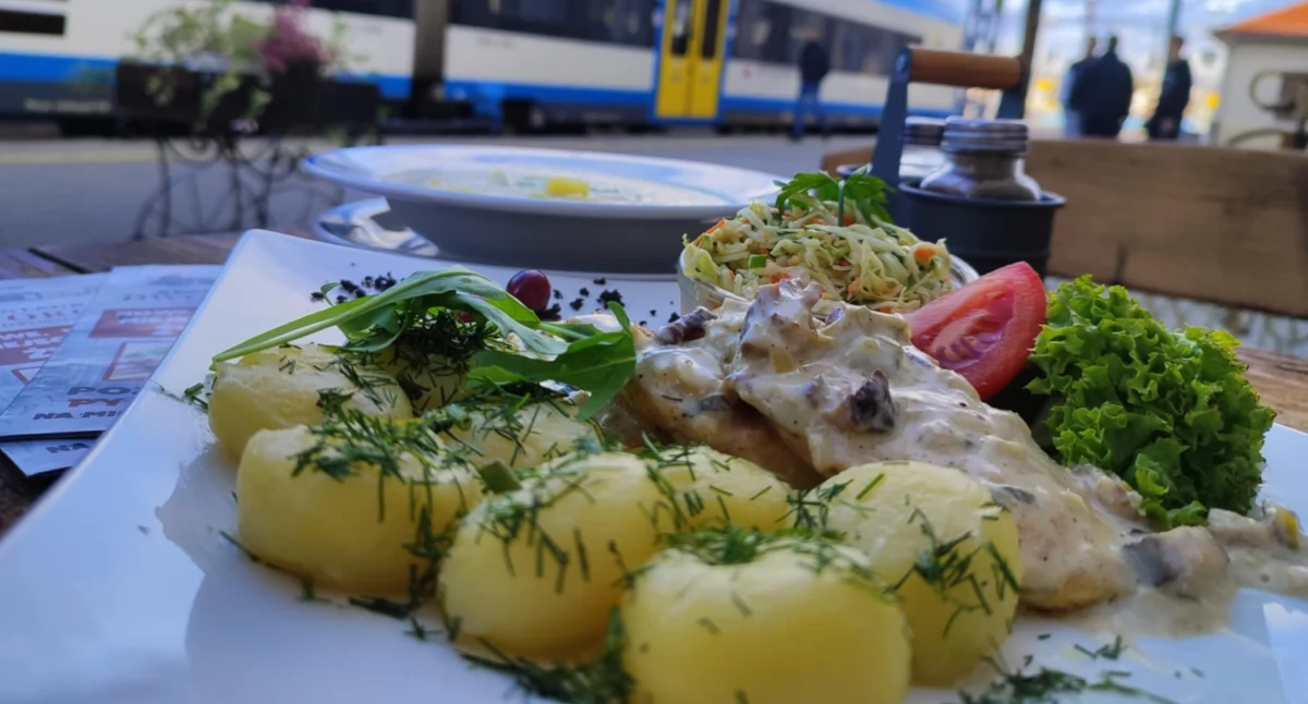 Restauracja Dworcowa – Smaki, które rozgrzewają