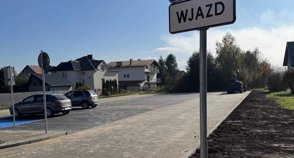 Zakończono budowę parkingu przy Szkole w Twardorzeczce - Wygoda i bezpieczeństwo dla mieszkańców i uczniów. Kolejne inwestycje już w planie.