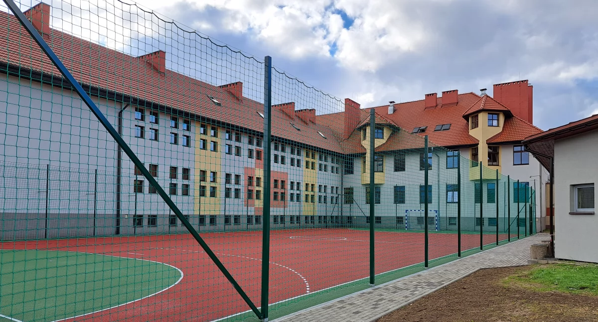 Zakończono modernizację boiska przy Szkole Podstawowej nr 1 w Łodygowicach