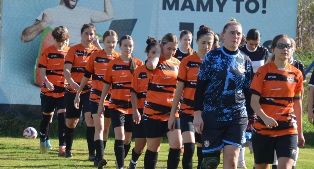 Mitech Żywiec powraca na zwycięską ścieżkę - Triumf 4:1 nad MUKS Kostrzyn naj Odrą w III Lidze Kobiet. Kluczowe role Marta Ponikwia i Karolina Biczak. Wzrost formy po wcześniejszych porażkach.