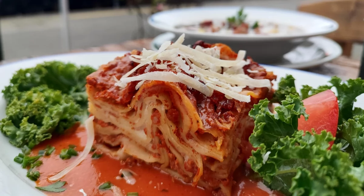 Wyjątkowe obiady w Restauracji Dworcowa - Menu, Zapraszamy na Lasagne Bolognese i Kotlety Schabowe, Świeże, domowe jedzenie - Zapraszamy!