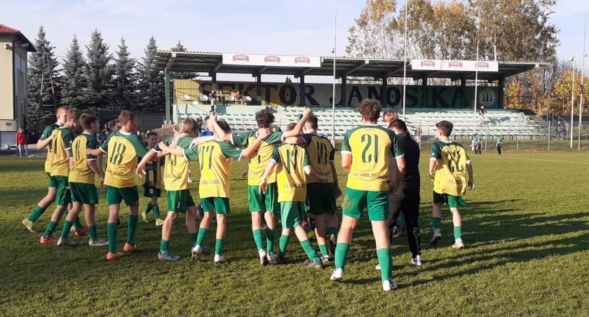 Trampkarze zwyciężają 6:0 - sukces w Lidze C1, przypieczętowując udział w barażach o awans | Rezultaty i szczegóły