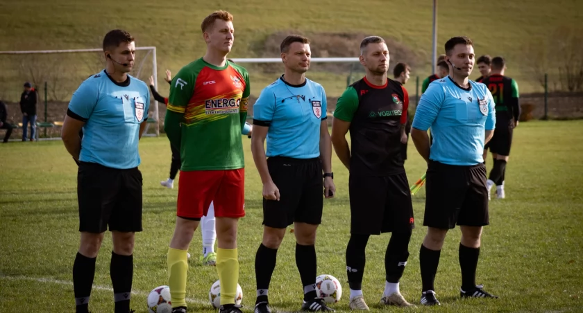 Fotorelacja z meczu: LKS Sokół Słotwina vs LKS Bory Pietrzykowice - Zwycięstwo Sokoła 3:1, Emocje na murawie, Skład sędziowski, Kartki - Podsumowanie