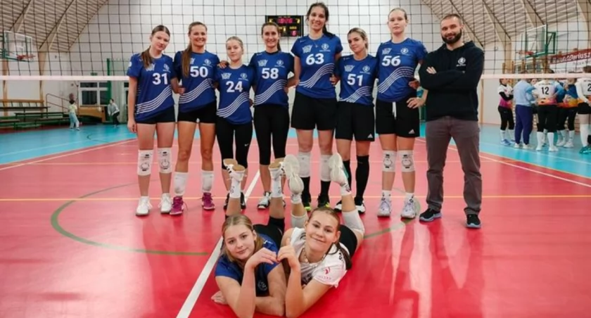 Zwycięstwo GS UKS Krzanowice nad TS Stal Śrubiarnia/SMS Żywiec w emocjonującym meczu siatkówki - relacja sportowa 