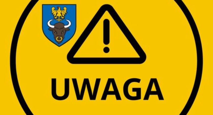 Zamknięcie przejazdu kolejowego w Żywcu - Awaryjna naprawa toru | Prace PKP w miejscu przejazdu kolei w Żywcu | PKP i TorKol naprawiają tor kolejowy | Zmiany w ruchu drogowym w Żywcu