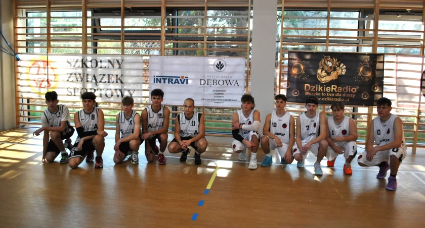 Relacja z III kolejki Żywieckiej Ligi Koszykówki: Dominacja i niespodzianki - Galacticos na czele!