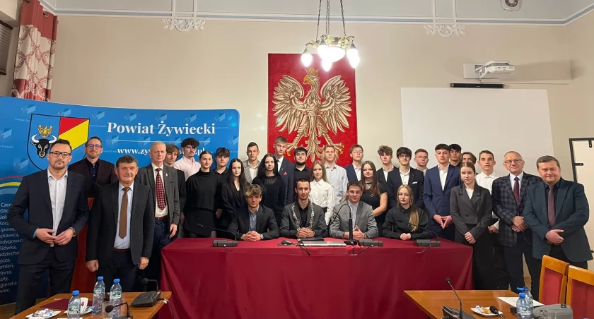 Młodzieżowa Rada Powiatu w Żywcu rozpoczęła działalność- Starostwo Powiatowe w Żywcu 