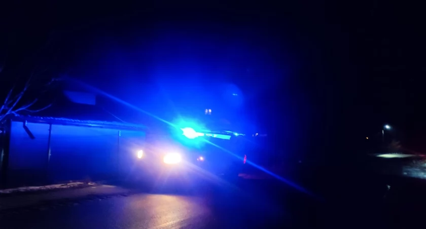 Milówka, ul. Jagiellońska: Niedzielny wieczór z niespodziewane  zdarzenie drogowe, w dniu 24.11.2024r ok godz. 21:30 