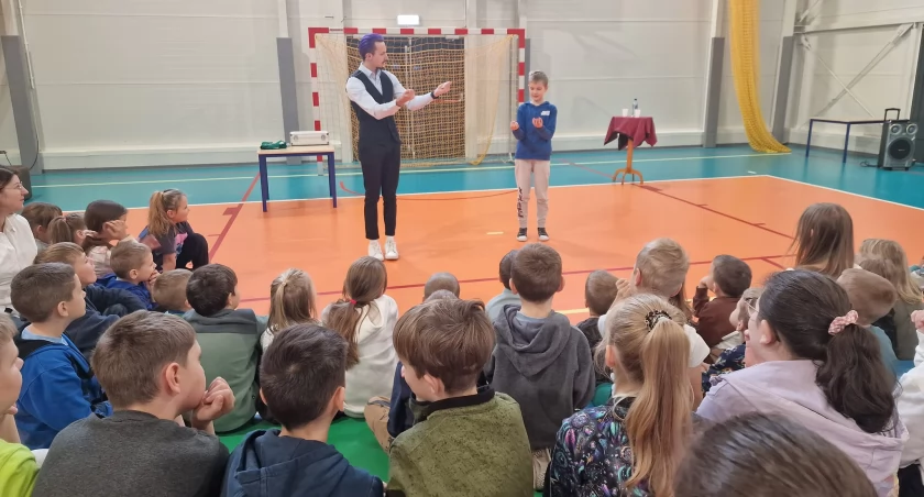 Niezapomniane chwile z pokazem iluzjonisty w naszej szkole! SP nr 2 w Cięcinie im. św. Franciszka z Asyżu