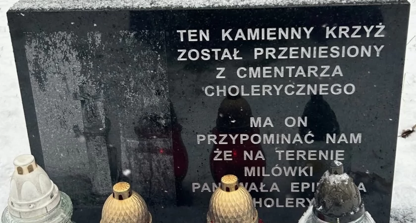 Uroczystości poświęcenia tablicy upamiętniającej ofiary epidemii cholery 