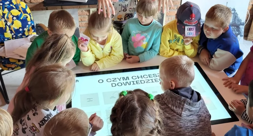 Dzieci odkrywały tajemnice Zabłocia dzięki Żywieckiej Fundacji Rozwoju. 